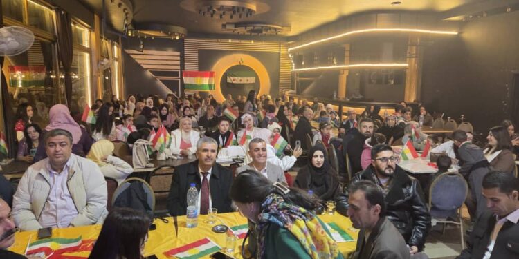 فرع دمشق لاتحاد الطلبة والشباب الديمقراطي الكوردستاني – روژ آڤا يحتفل بيوم العلم الكوردي