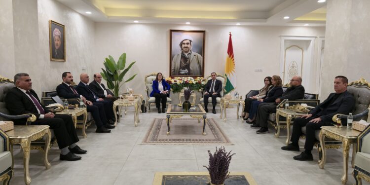 ممثلية ENKS بإقليم كوردستان تجتمع بإدارة معبر بيشخابور..