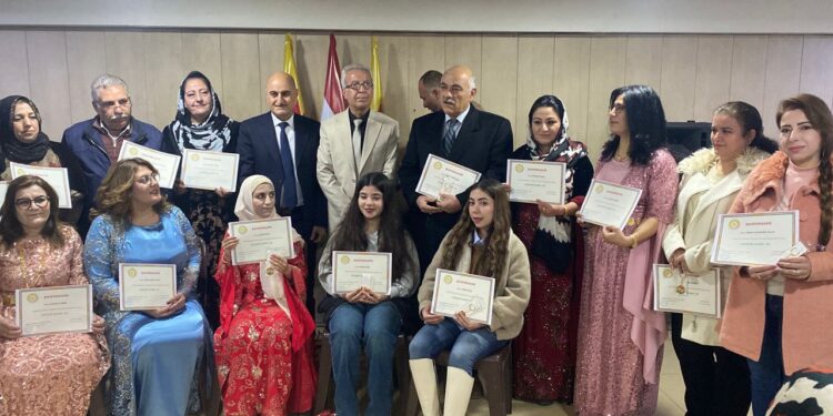 الديمقراطي يكرّم خريجي دورة اللغة الكوردية في مدينة قامشلو..