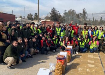 ضمن سلسلة التوزيعات : مؤسسة بارزاني الخيرية توزّع مساعدات إنسانية على 500 عائلة نازحة في قامشلو..