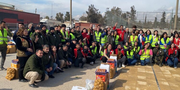 ضمن سلسلة التوزيعات : مؤسسة بارزاني الخيرية توزّع مساعدات إنسانية على 500 عائلة نازحة في قامشلو..