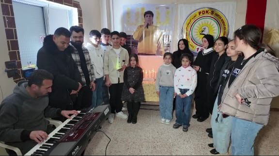 فرقة آزادي تُحيي ذكرى جمال سعدون في دمشق تحت شعار “ذكراك في القلب”