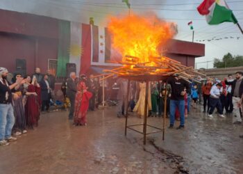 محلية سنجق توقد شعلة لعام نوروز 2026 .