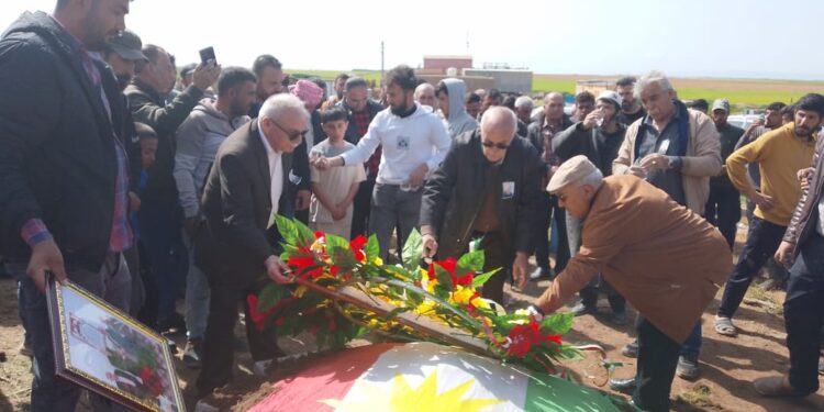 محلية عامودا تشارك في مراسم تشييع المناضل سيامد حسن (بافي فاروج)..