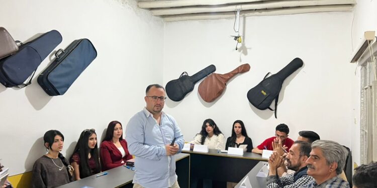 انطلاق دورة تدريبية حول “فن الإتيكيت والبروتوكول الدبلوماسي الدولي” في عامودا..