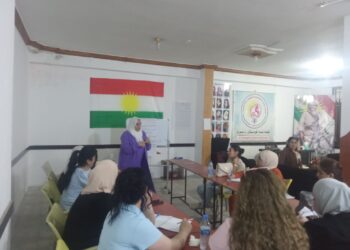 فرع ديريك لاتحاد نساء كوردستان-سوريا يقيم جلسة تدريبية حول توليد أفكار المشاريع الاقتصادية