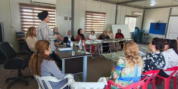 محاضرة توعوية حول أهمية النظافة ودور المرأة في تعزيز البيئة الصحية بمخيم دوميز