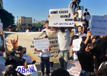 أهالي كوباني ينتفضون رفضاً لسياسات التعريب ومحاولات طمس الهوية التاريخية للمدينة.