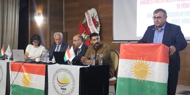 المجلس الوطني الكردي يشارك في المؤتمر الثاني لحزب PWK في آمد (ديار بكر) ..